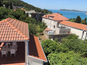 Villa Hortenzia - Three-Bedroom Apartment with Terrace and Sea View